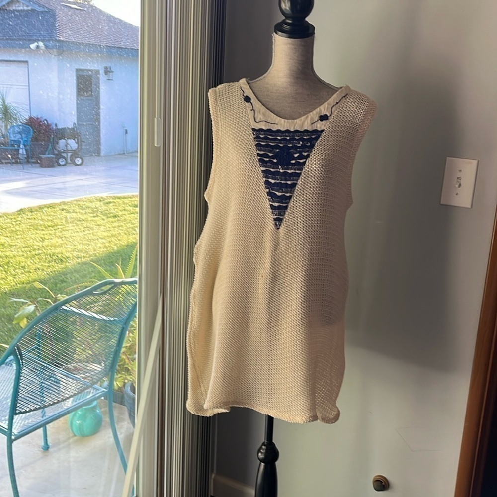 Opus 2 made in Mexico Extra Large sleeveless hand knitted sweater w/ embroidery